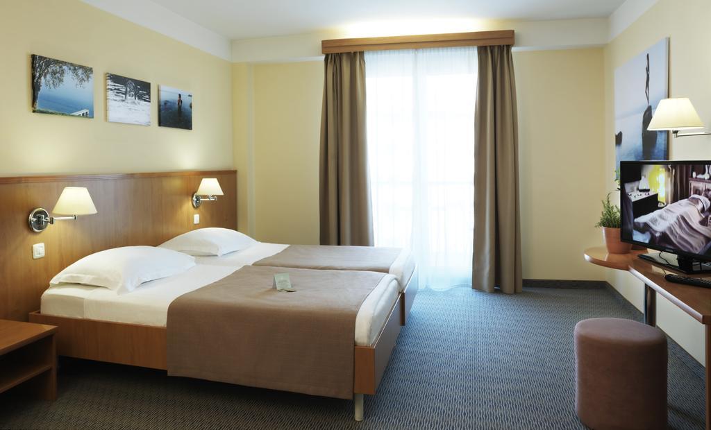 Hotel Neptun - Terme & Wellness Lifeclass Portoroz Room photo